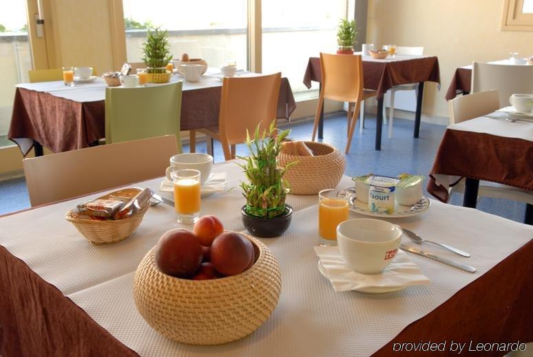 Brit Hotel Du Ban Chaudes-Aigues Restauracja zdjęcie