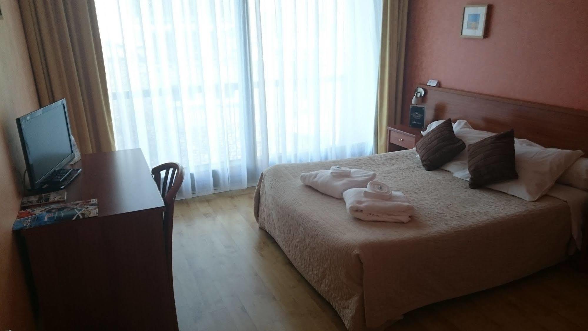 Brit Hotel Du Ban Chaudes-Aigues Zewnętrze zdjęcie